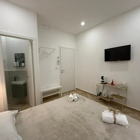 فندق مبيت وإفطار Seven Duchesca 3*