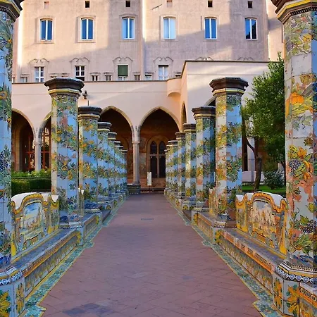 Seven Duchesca نابولي